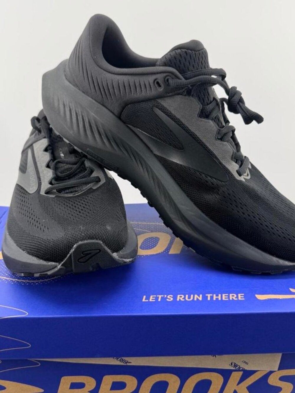 Brooks Anthem 8 Size 10M (Wide)